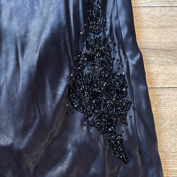Elegant Black Satin Nightgown - Picture 3 of 5